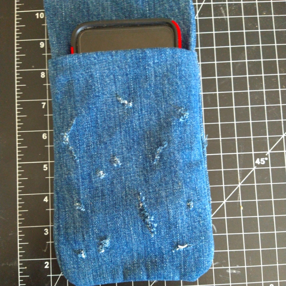 Cell phone pouch to attach with belt
